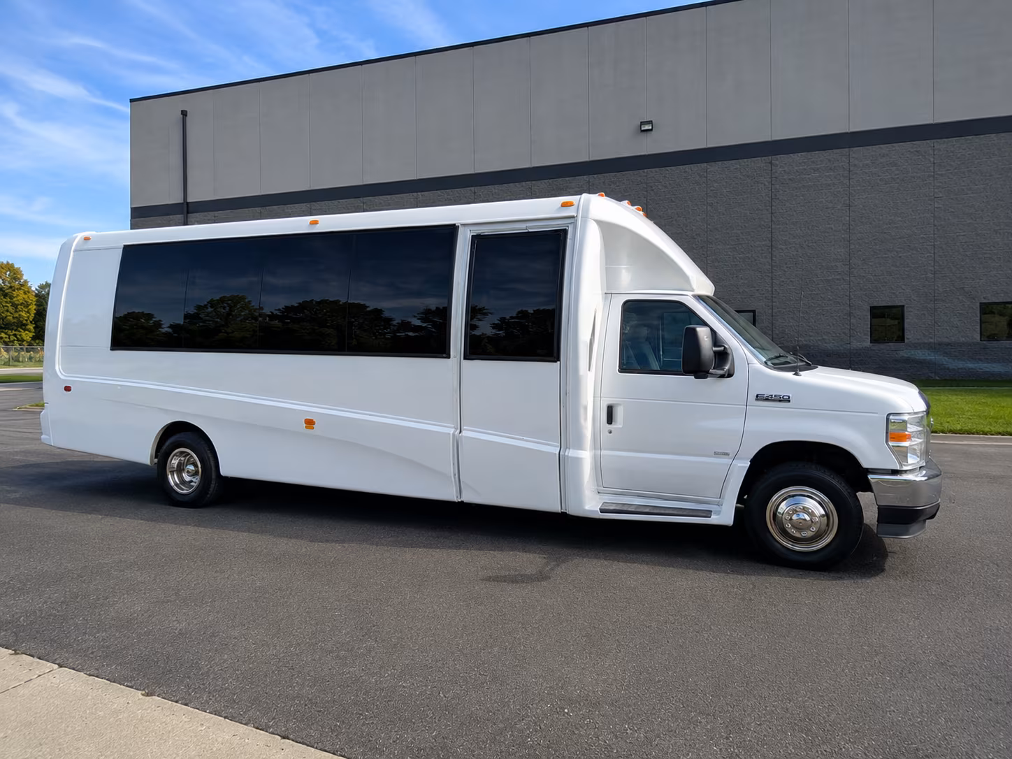 employee shuttle buses for menifee business parks and office campuses